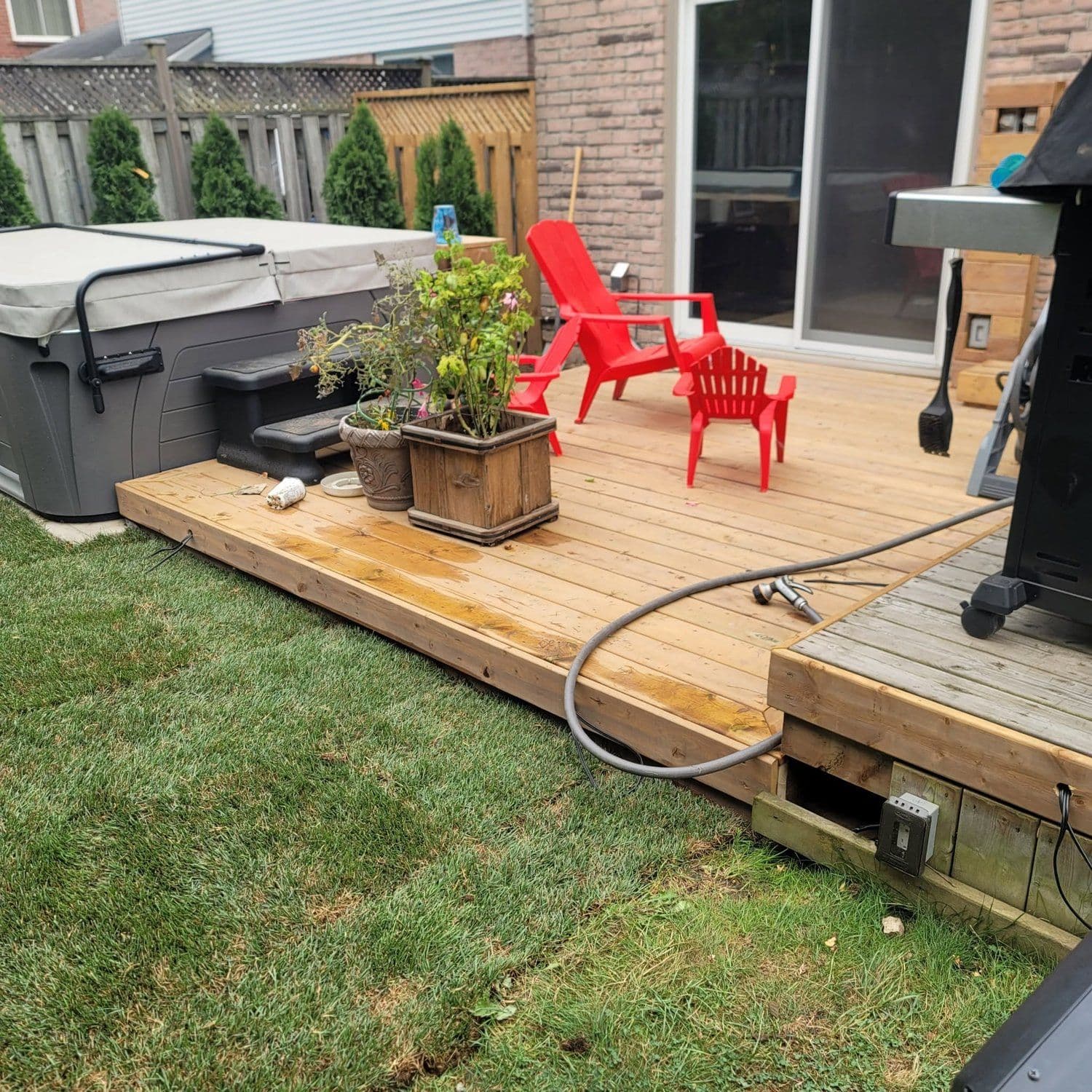Floating cedar deck built around a hot tub